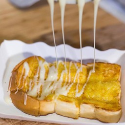 ขนมปังปิ้งเนยนม