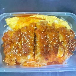 ข้าวไข่ม้วนไก่กรอบซอสพริกเกาหลี