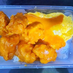 ข้าวไก่ป๊อปซอสพะแนงไข่ข้น