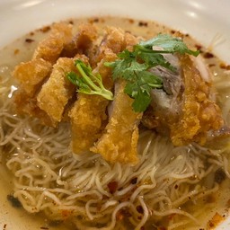 ก๋วยเตี๋ยวต้มยำไก่ทอด