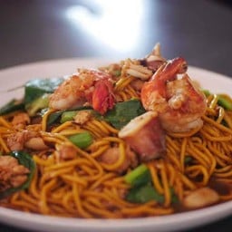 ผัดซีอิ๊วเส้นเหลืองรวมมิตร