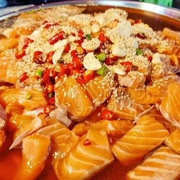 โบว์ ยำแซ่บ