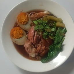 ข้าวขาหมูวัดกลาง ตลาดพลู