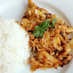 ไก่ทอดกระเทียมราดข้าว