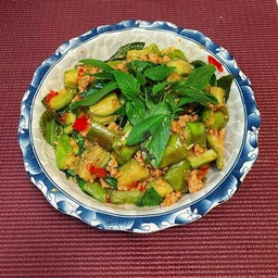 หมูสับผัดมะเขือยาว(ราดข้าว)