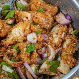 ข้าวยำไก่กรอบ