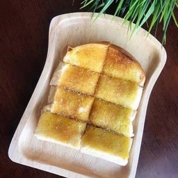 ขนมปังปิ้ง เนยนมน้ำตาล