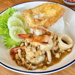 ข้าวหน้าทะเลกระเทียมพริกไทยดำ(ไม่มีไข่ดาว)