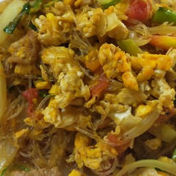 ผัดวุ้นเส้นราดข้าว