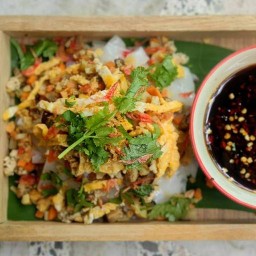 ก๋วยเตี๋ยวหลอดคุณยาย นูด'เดิล โรล