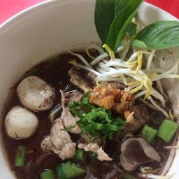 ก๋วยเตี๋ยวเรือหมูน้ำตก