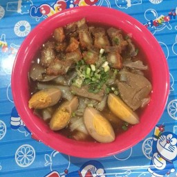 ก๋วยจั๊บหมูกรอบ ยะลา (เฮียฮั้ว)