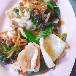 ผัดฉ่าปลาหมึกสด