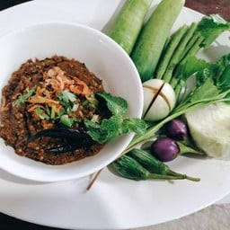 ลาบหลนปลาดุก +พร้อมผักสด