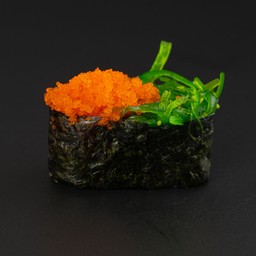 ซูชิไข่กุ้งยำสาหร่าย