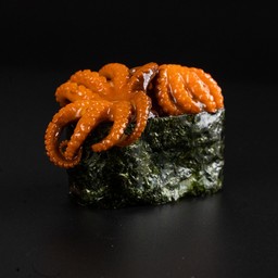 ซูชิหมึกซอสหวาน