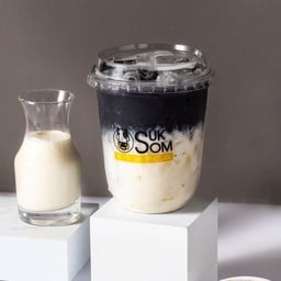 แบล็คโกโก้นมสด