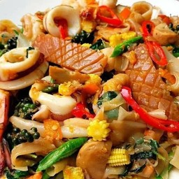 ผัดขี้เมา เส้นใหญ่