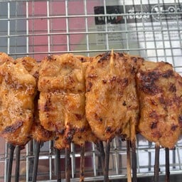 หมูปิ้งนมสดคนรุม ตรง7-11ทางเข้าลัดดารมณ์ ไม่มีสาขา