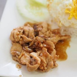 ข้าวหมูทอดกระเทียม