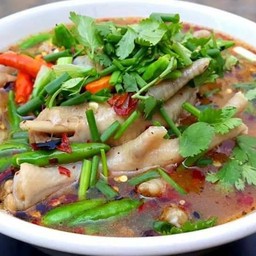 ต้มแซ่บตีนไก่