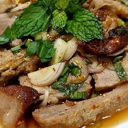 น้ำตกคอหมูย่าง