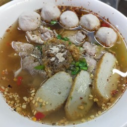บะหมี่เหลืองหมูสด ลูกชิ้นหมู