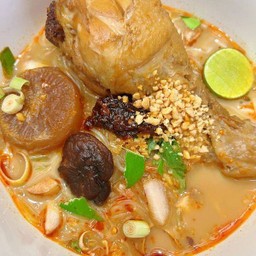 ก๋วยเตี๋ยวน่องไก่ต้มยำรสเด็ดระบุน้ำข้นหรือน้ำใส