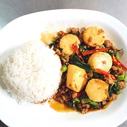 กระเพราหมูสับเต้าหู้ไข่