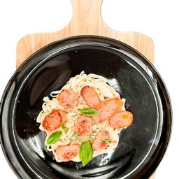 1.สปาเก็ตตี้ไส้กรอกกระเทียม s