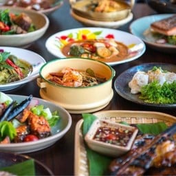 ลานอาหารบ้านทรงไทย