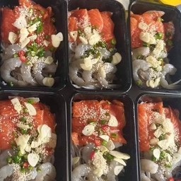 แซลมอน + กุ้งดองซีอิ๊ว