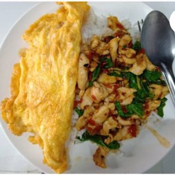 กระเพราไก่ไข่เจียวราดข้าว