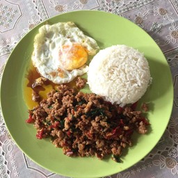 กะเพราไก่สับราดข้าว