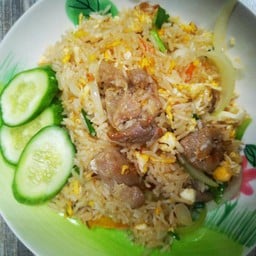 ข้าวผัดเนื้อชิ้นติดมัน.