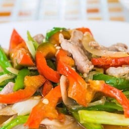 หมูผัดพริกหยวก (กับข้าว)