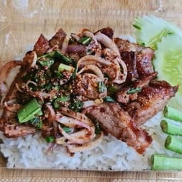 ข้าวหน้าน้ำตกคอหมูย่าง