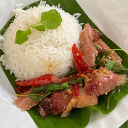 ข้าวกะเพราคอหมูย่าง