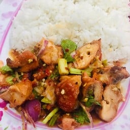 ข้าวหน้ายำไก่ย่าง