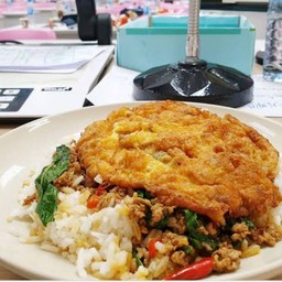 กระเพราหมูสับ+ไข่เจียวราดข้าว