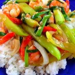 กุ้งผัดพริกหยวก ราดข้าว