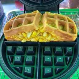 วาฟเฟิลไส้ทะลักจี้นา