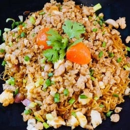 ผัดมาม่าหมูสับ