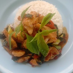 เนื้อผัดเผ็ดใบยี่หร่า