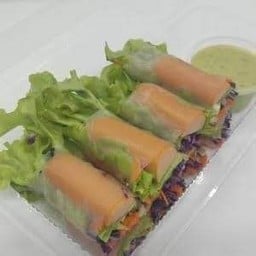ร้านครูน้ำ (ยำ สลัดโรล)