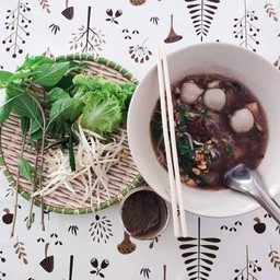 ก๋วยเตี๋ยวเนื้อตุ๋นพัชรี+ลาบก้อยร้อยเอ็ด