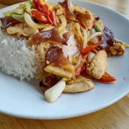 ผัดขิง ราดข้าว