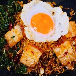 ผัดมาม่ากะเพรา