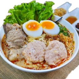 บะหมี่ต้มยำเล้งหมูเด้งไข่หวาน