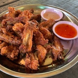 กะเพราบ้านริมนา country kitchen